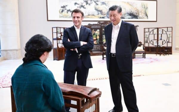 Guangzhou, China's Guangdong Province. 7th Apr, 2023. Chinese President Xi Jinping and French President Emmanuel Macron listen to the Guqin melody "High Mountain and Flowing Water" at Baiyun Hall of the Pine Garden in Guangzhou, south China's Guangdong Province, April 7, 2023. Xi held an informal meeting with Macron on Friday in Guangzhou, the capital of Guangdong Province in south China. Credit: Yue Yuewei/Xinhua/Alamy Live News