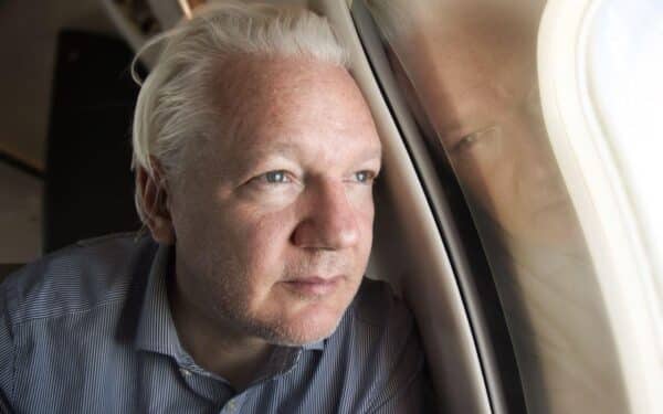 Julian Assange (via Alamy)