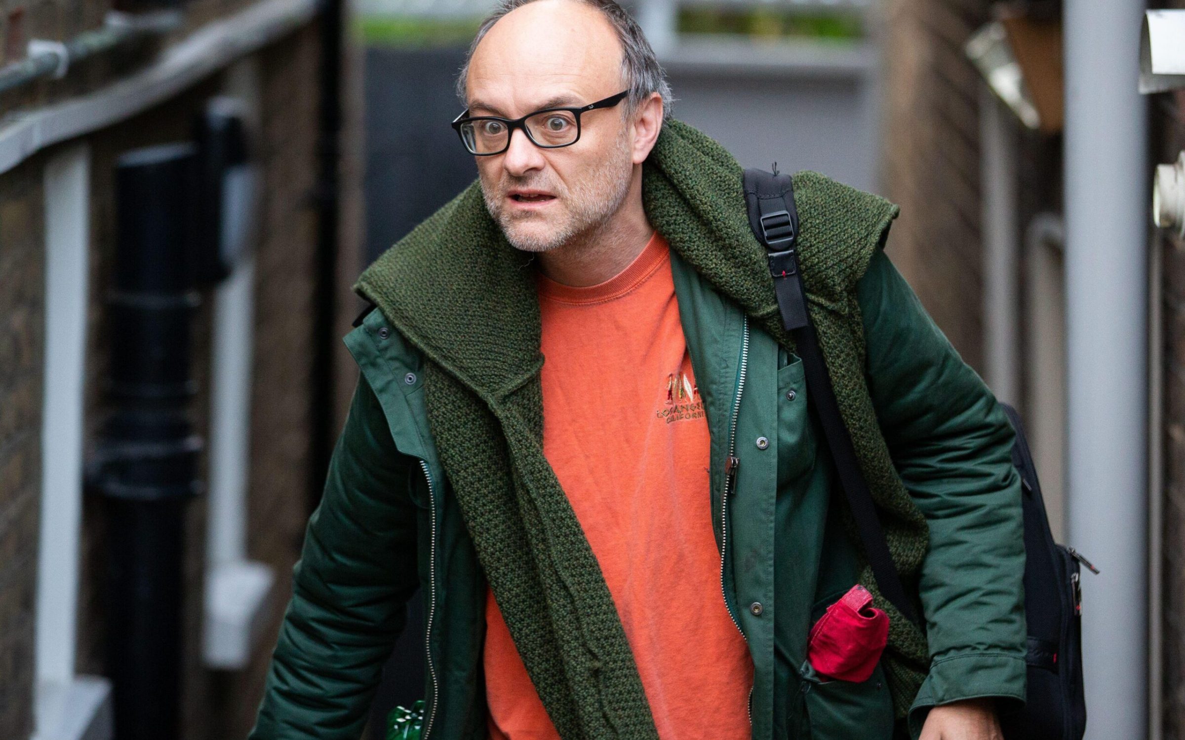 London, UK. 16th Oct, 2020. Boris Johnson's Political Adviser, Dominic Cummings, leaves his house to go to Downing Street. Credit: Mark Thomas/Alamy Live News