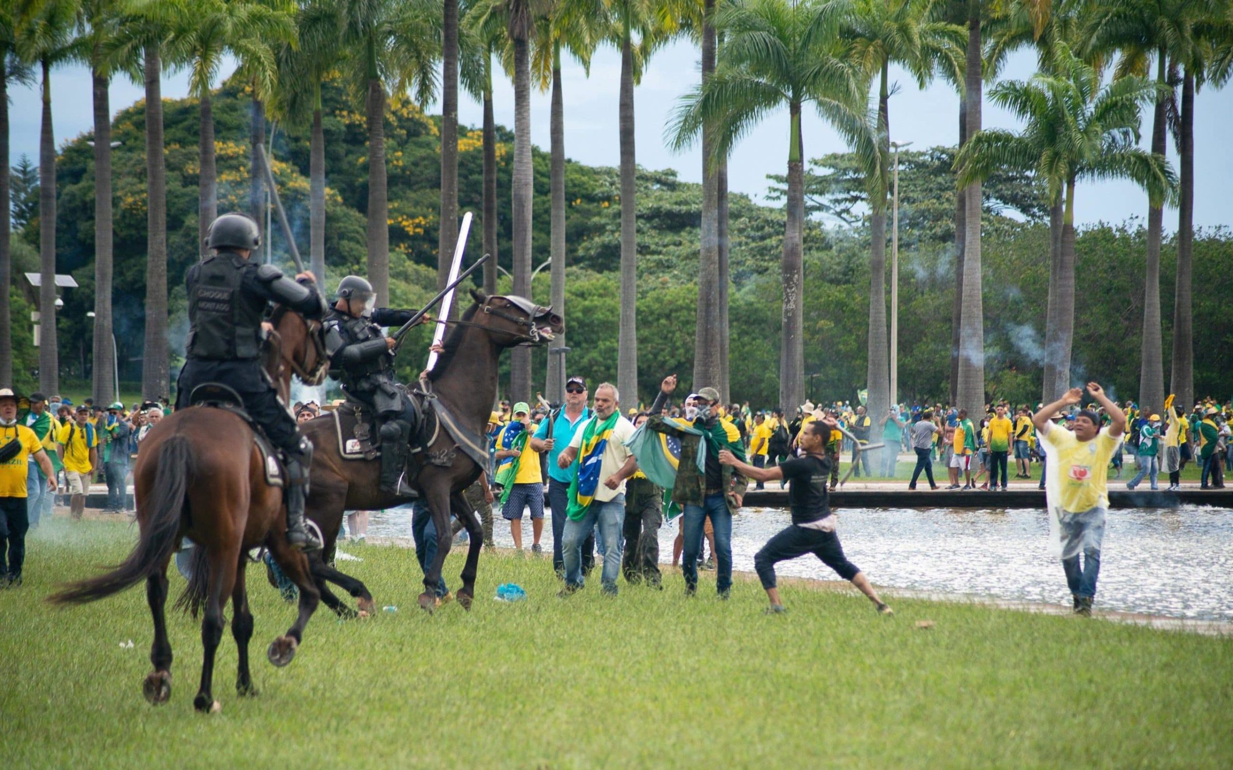 Brasilia, Brazil. 08th Jan, 2023. Brasilia, Brazil. 08th Jan, 2023. Supporters of former Brazilian President Bolsonaro clash with mounted police in the capital. Supporters of former Brazilian President Bolsonaro have stormed the Congress in the capital Br