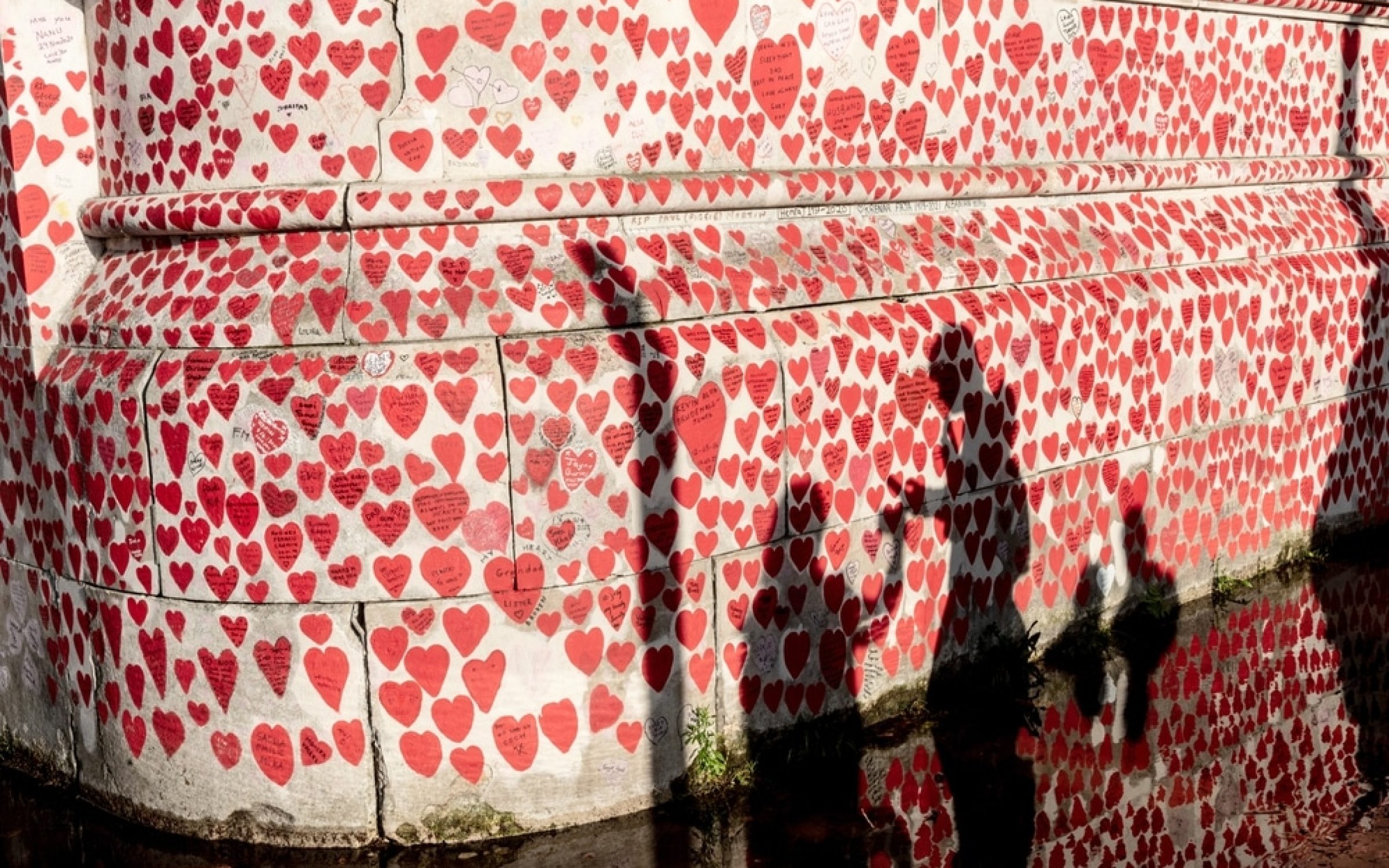 The National COVID Memorial Wall, Westminster, London (via Sandor Szmutko/ Shutterstock)